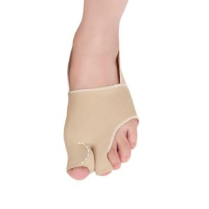 1 Pair Two Toes Split Toe Guard Foot Cover Toe Separation Thumb Varus Correction Foot Cover,Style: Inner Package Complexion, Size: S (35-40) (OEM)