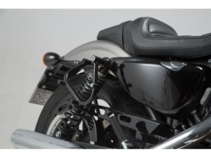 SW-MOTECH βάσεις πλαϊνών βαλιτσών SLC Tube Vertical HTA.18.768.11001 για 04-16 Harley Davidson XL 1200 C ABS 14-20 / 883 L 05-16 μαύρο