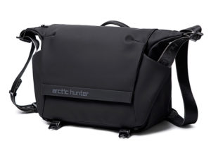 ARCTIC HUNTER K00152-BK | ARCTIC HUNTER τσάντα ώμου K00152 με θήκη tablet, 13L, μαύρη