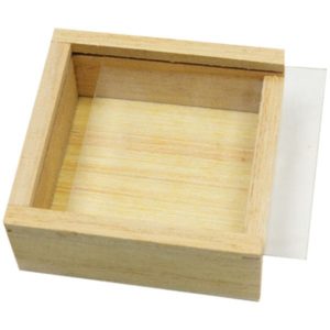 Ξύλινο κουτί τετράγωνο με πλεξιγκλάς καπάκι 7Χ7Χ3εκ 10τμχ.