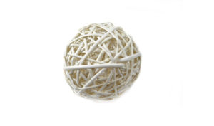 Μπάλα μπαμπού σε λευκό και φυσικό χρώμα 9εκ.