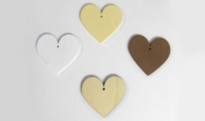 Διακοσμητική ξύλινη καρδιά μεσαίο μέγεθος 4,5Χ4,5εκ 50τμχ.