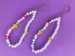 Διακοσμητικό Λουράκι με Χάντρες Fashion Jewelry για κινητό - άσπρες μικρές χάντρες με σχέδια M222
