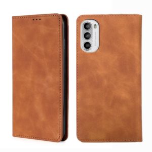 For Motorola Moto G52 4G/G82 5G Skin Feel Magnetic Horizontal Flip Leather Phone Case(Light Brown) (OEM)