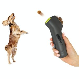 Pet Supplies Dog Training Snack Launcher Dog Cake Gun Training Dog Toy (OEM)