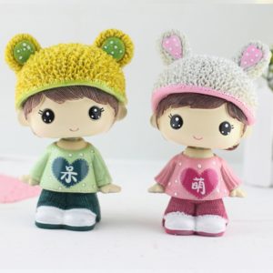 Creative Resin Cartoon Shaking Head Adorkable Couple Ornaments Car Home Bedroom Decoration Gifts (OEM)