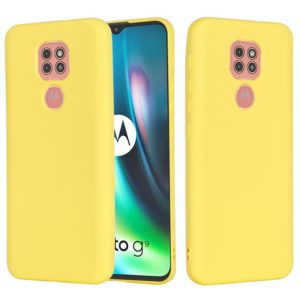 For Motorola Moto G9 Play Pure Color Liquid Silicone Shockproof Full Coverage Case(Yellow) (OEM)