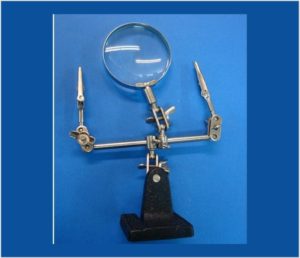 Artesania Latina 27025 Helping hands with magnifier and 2 x adjustable crocodile clamps