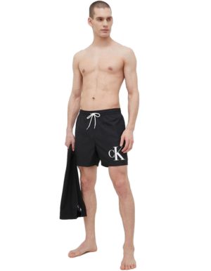 Calvin Klein μαύρο σετ αντρικό μαγιό-σορτς με πετσέτα KM0KM00849.BEH