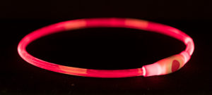 Φωτιζόμενο Περιλαίμιο Ασφαλείας Trixie, Large/Extra Large, Διαστάσεων: 65cm/ø8mm, Κόκκινο Μέγεθος ρυθμιζόμενο μεμονωμένα με απλή κοπή