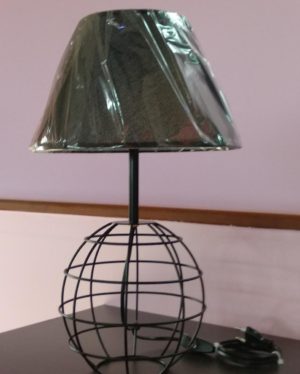 Επιτραπέζιο φωτιστικό μεταλλικό με πάπυρο καπέλο