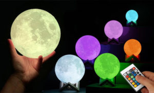 Moon light αφής με ξύλινη βάση RGB και ασύρματο χειριστήριο για αλλαγή χρωμάτων.