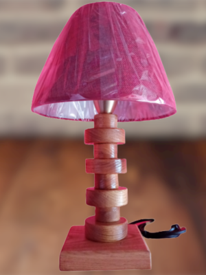 Επιτραπέζιο φωτιστικό με ξύλινη βάση σε φυσικό χρώμα