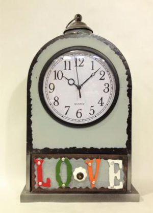 Ρολόι μεταλλικό LOVE σε γκρι χρώμα 47x28 cm