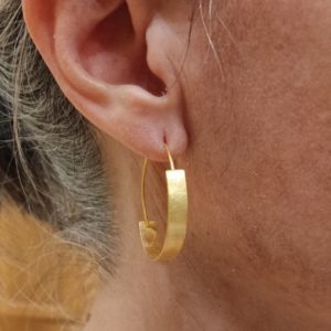 Σκουλαρίκια σε σατινέ χρυσό Κ14 κρίκοι χειροποίητα E170